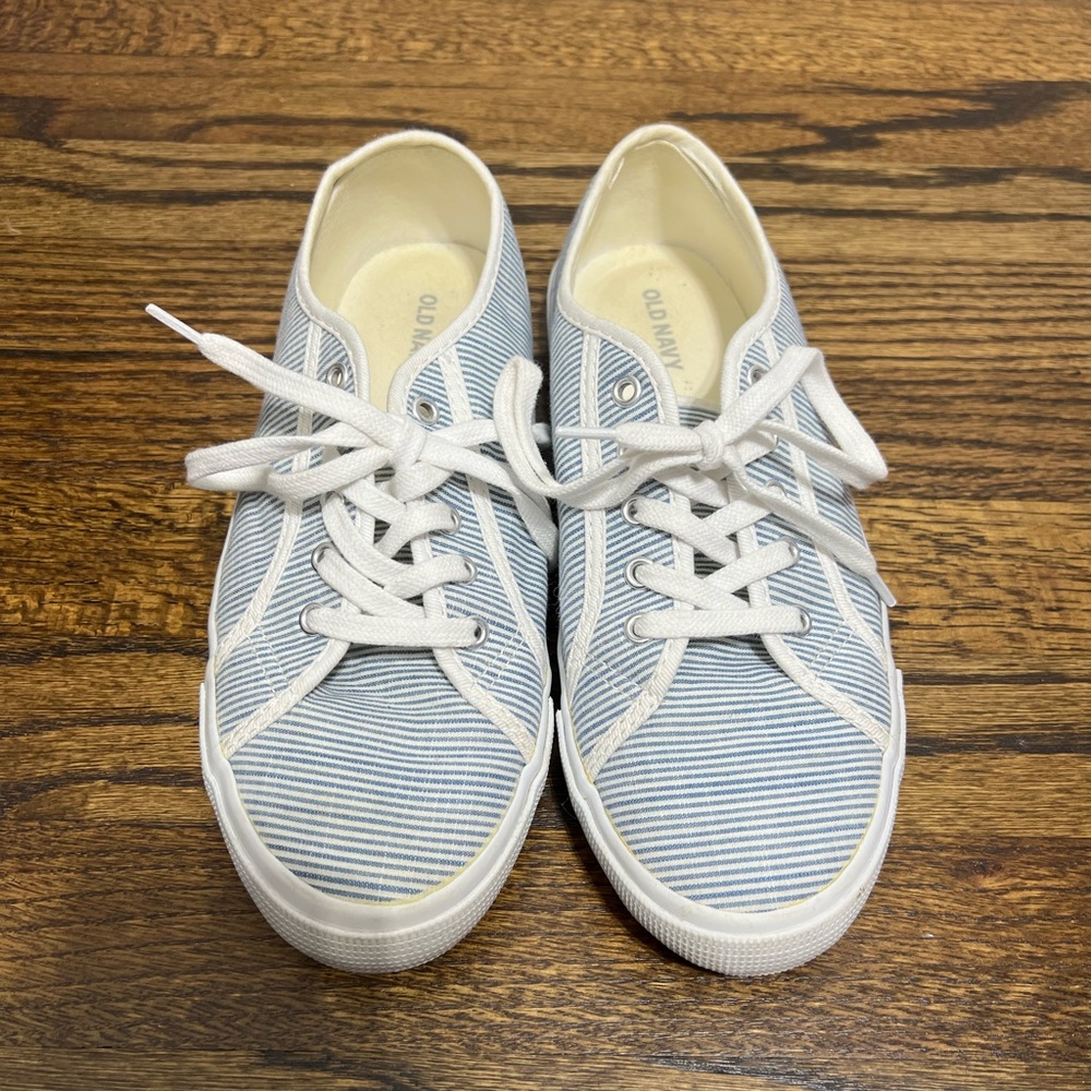 Old Navy striped tennis shoes, size 8